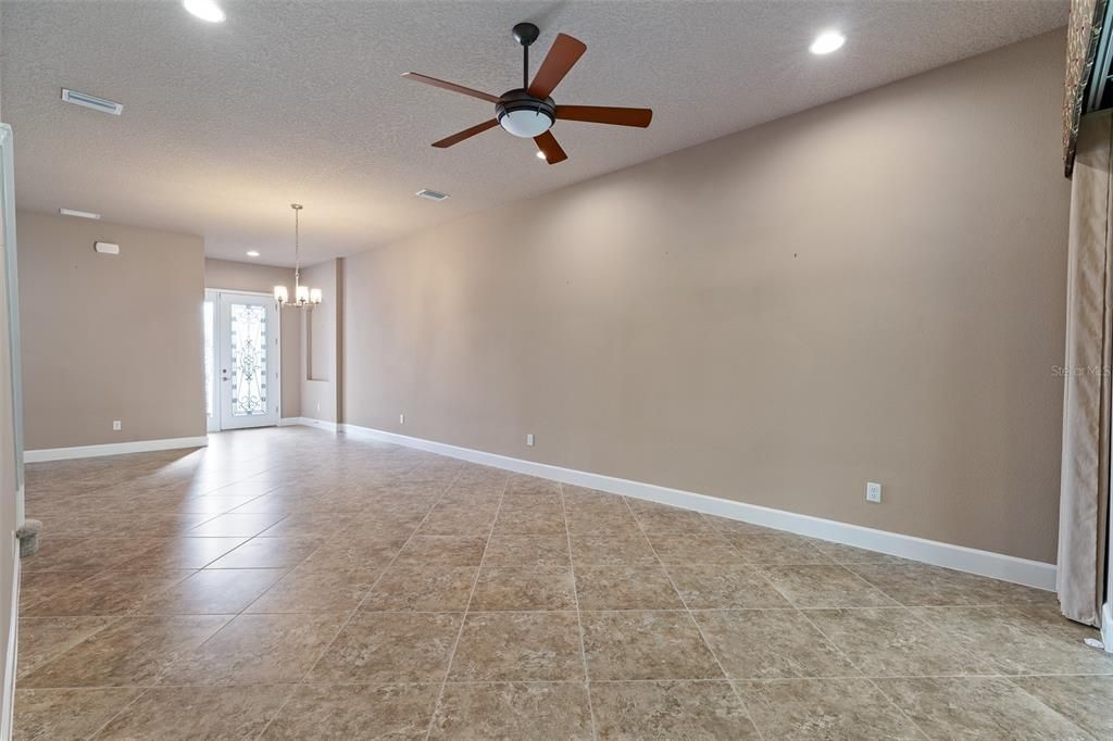 En Renta: $2,800 (3 camas, 3 baños, 2101 Pies cuadrados)