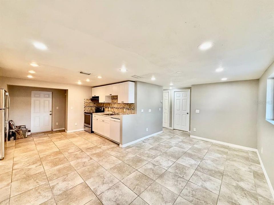 出租: $1,800 (2 贝兹, 1 浴室, 1752 平方英尺)