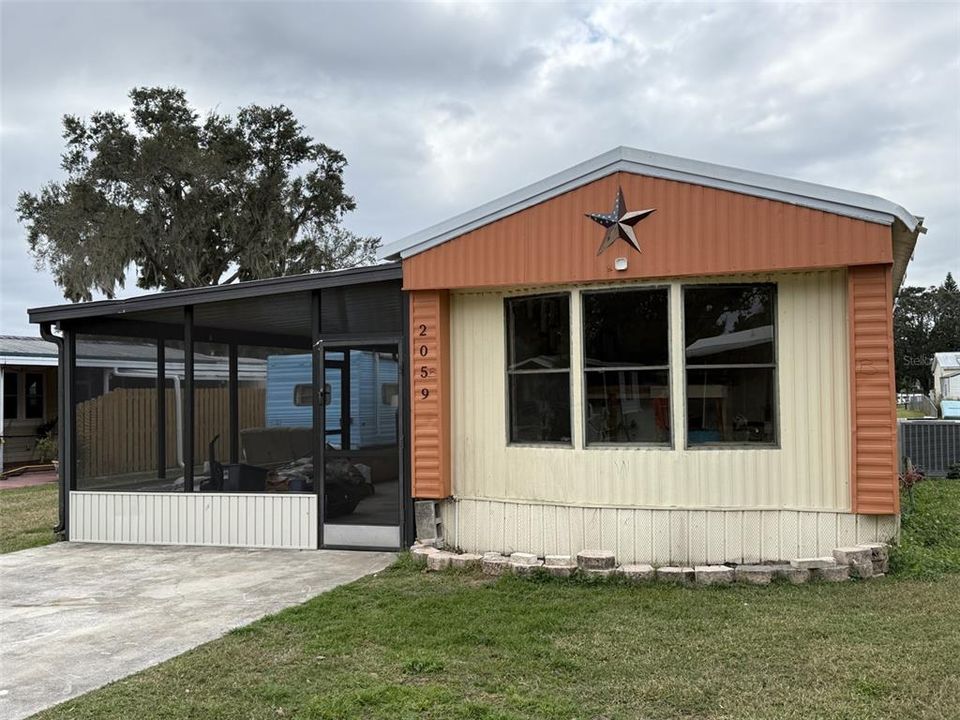 For Sale: $89,900 (2 beds, 2 baths, 798 Square Feet)