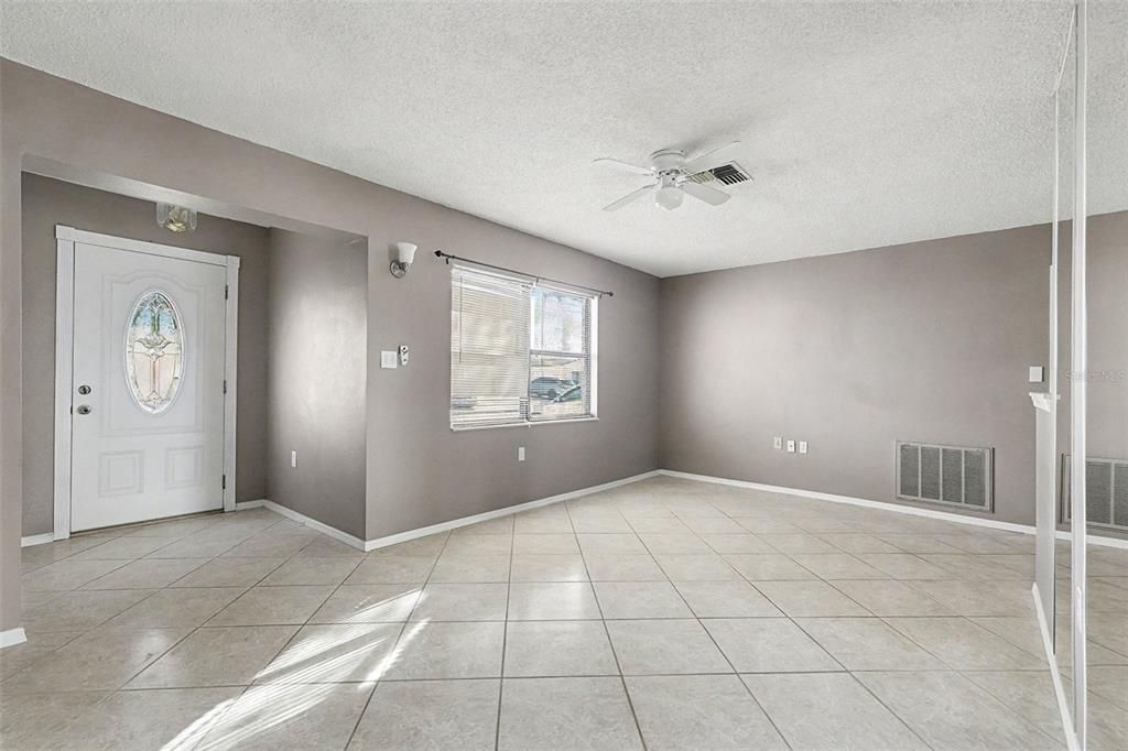 For Rent: $2,100 (4 beds, 2 baths, 1314 Square Feet)