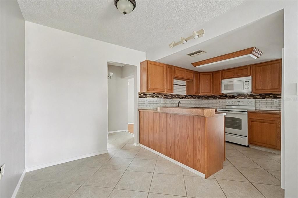 For Rent: $2,100 (4 beds, 2 baths, 1314 Square Feet)