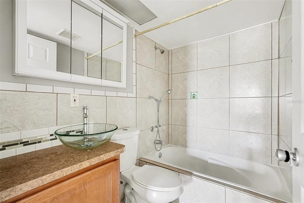 For Rent: $2,100 (4 beds, 2 baths, 1314 Square Feet)