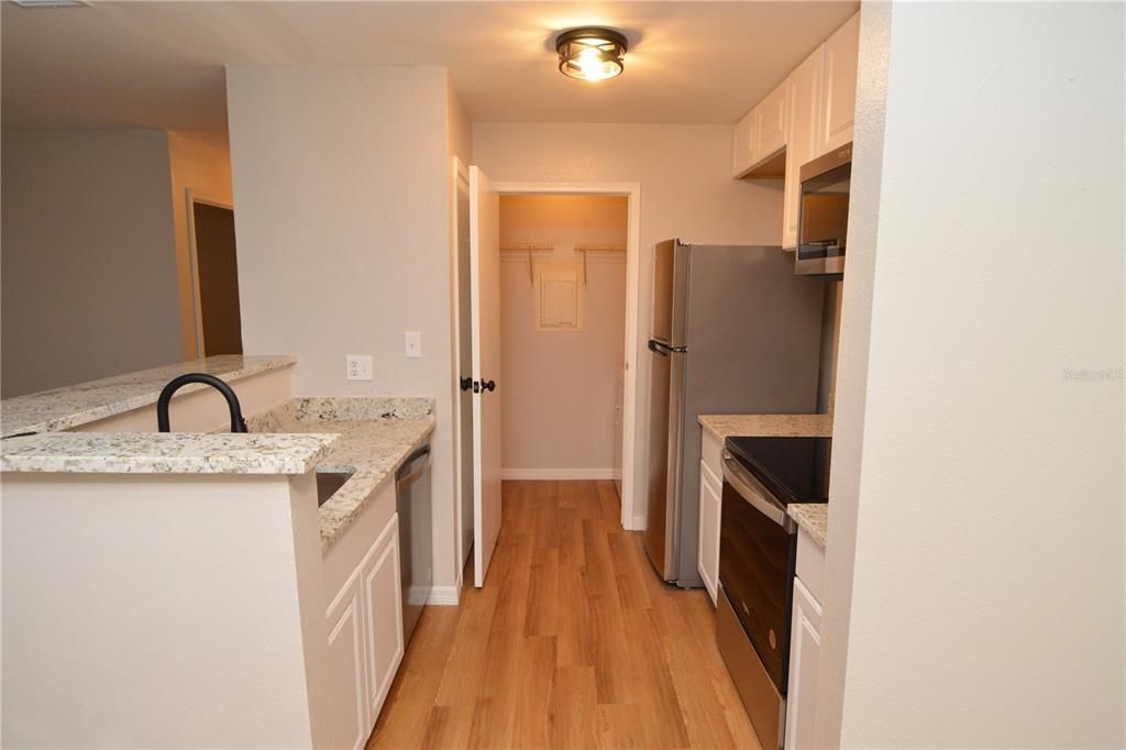 For Rent: $1,400 (1 beds, 1 baths, 615 Square Feet)