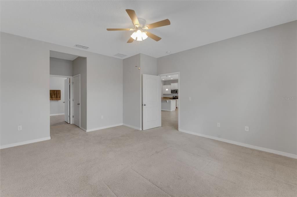 For Sale: $324,900 (4 beds, 2 baths, 2080 Square Feet)