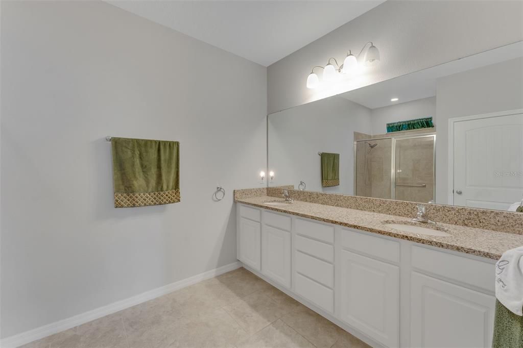 For Sale: $324,900 (4 beds, 2 baths, 2080 Square Feet)