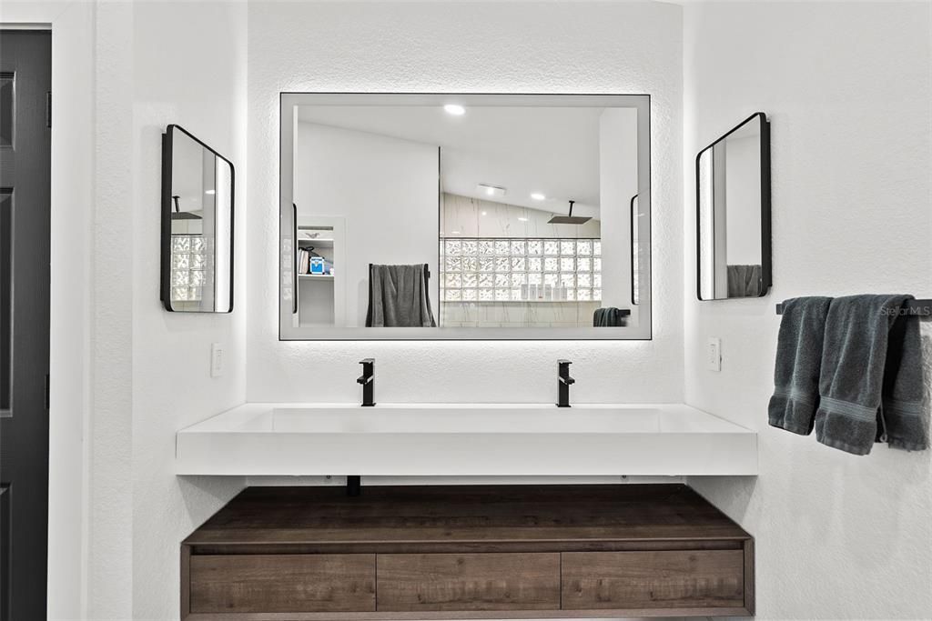 В аренду: $4,995 (3 спален, 2 ванн, 1863 Квадратных фут)