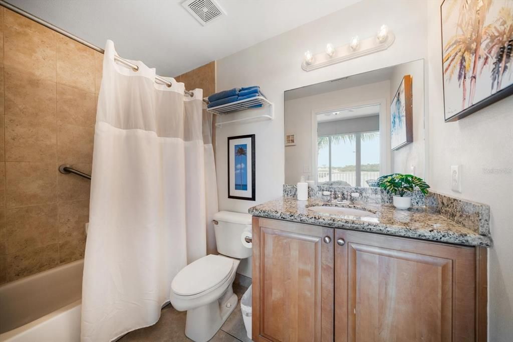 For Sale: $415,000 (2 beds, 2 baths, 703 Square Feet)