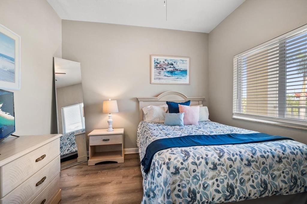 For Sale: $415,000 (2 beds, 2 baths, 703 Square Feet)