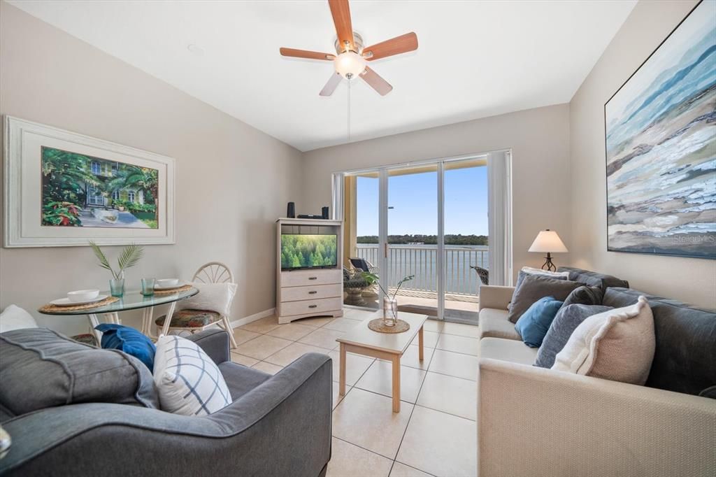 For Sale: $415,000 (2 beds, 2 baths, 703 Square Feet)