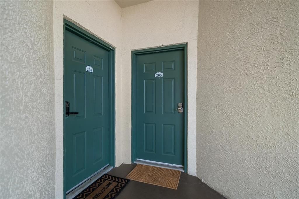 For Sale: $415,000 (2 beds, 2 baths, 703 Square Feet)