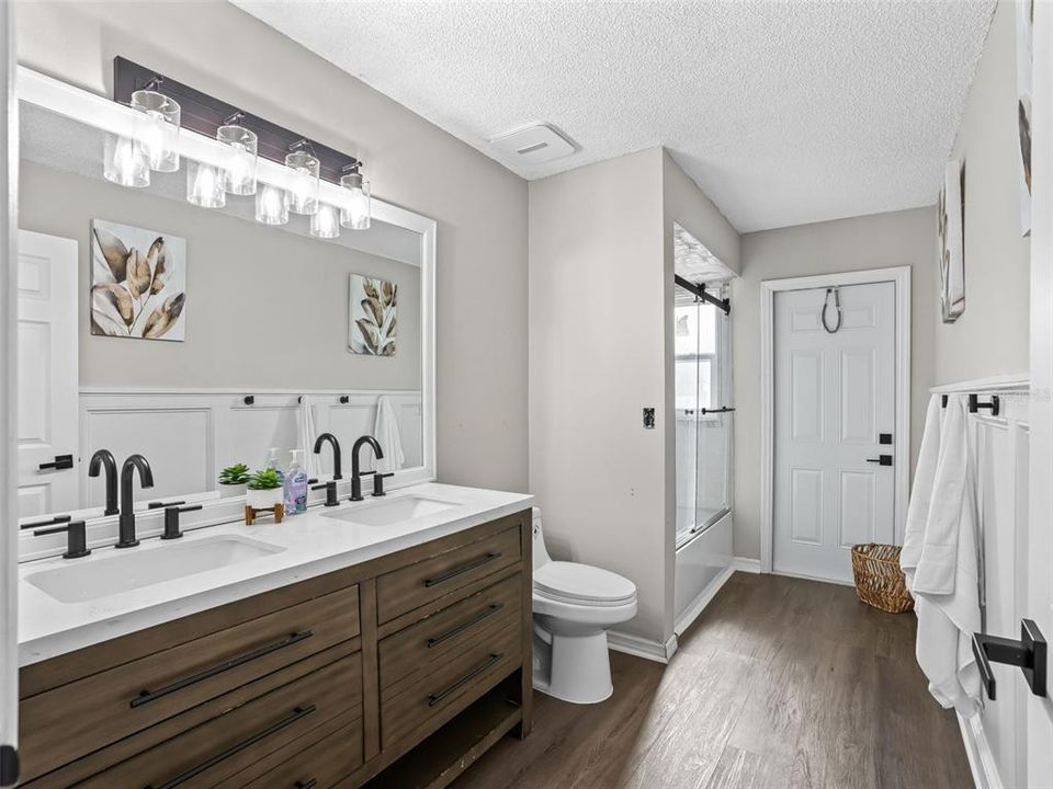 En Venta: $329,900 (3 camas, 2 baños, 2375 Pies cuadrados)