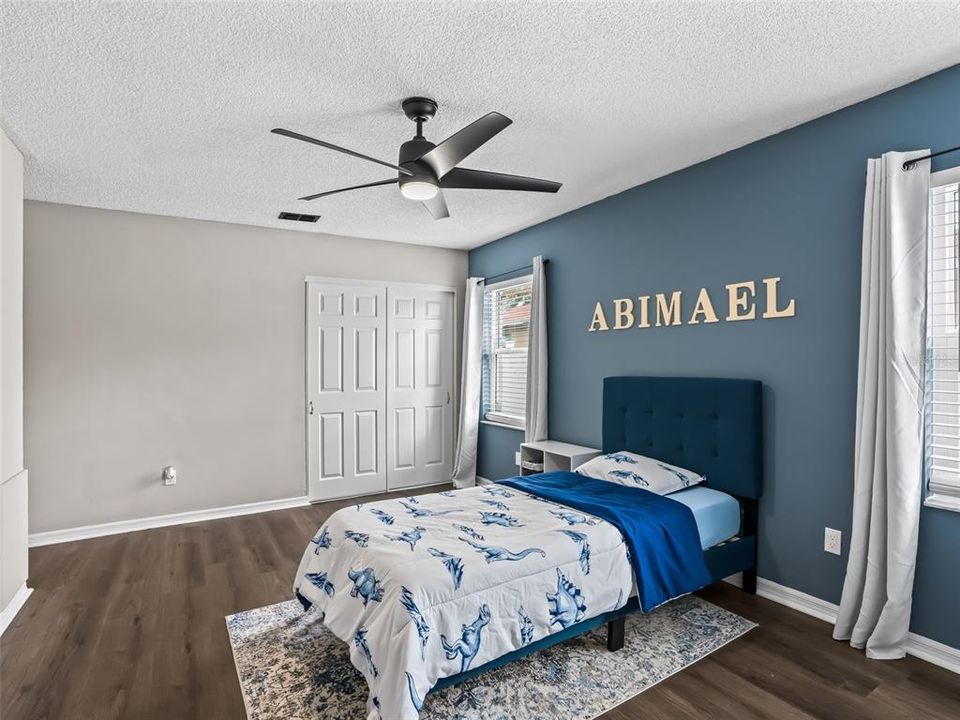 En Venta: $329,900 (3 camas, 2 baños, 2375 Pies cuadrados)