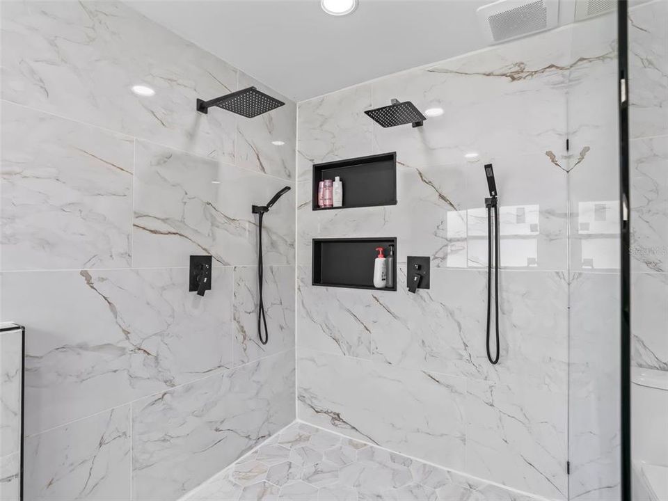 En Venta: $329,900 (3 camas, 2 baños, 2375 Pies cuadrados)