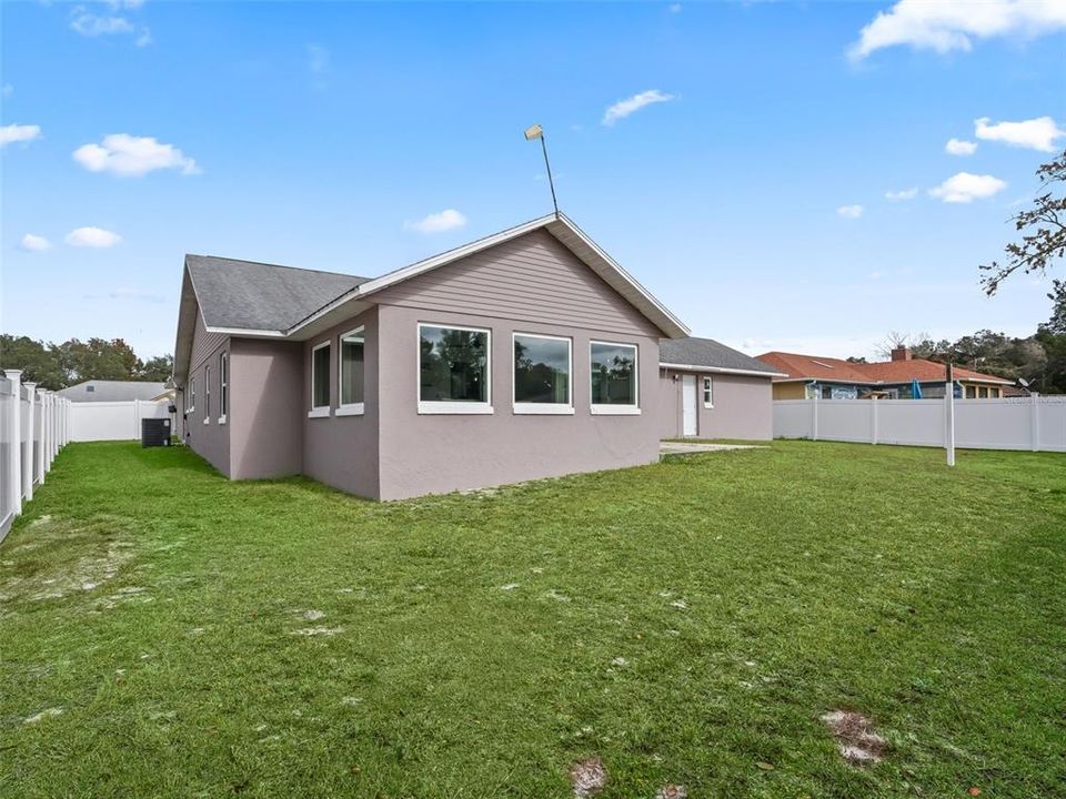 En Venta: $329,900 (3 camas, 2 baños, 2375 Pies cuadrados)