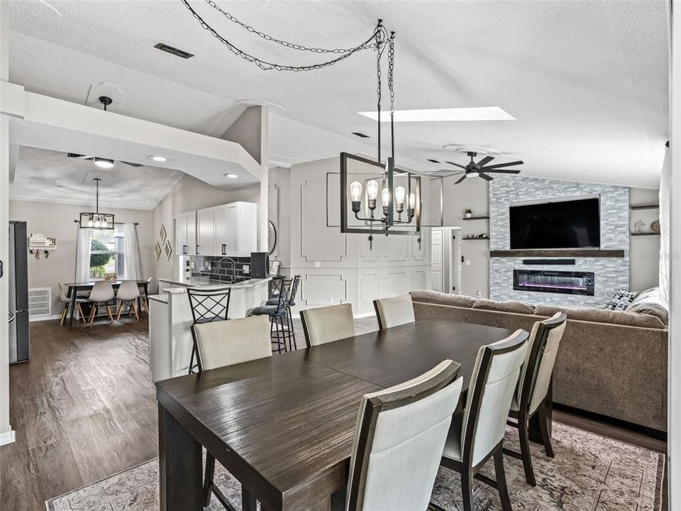 En Venta: $329,900 (3 camas, 2 baños, 2375 Pies cuadrados)