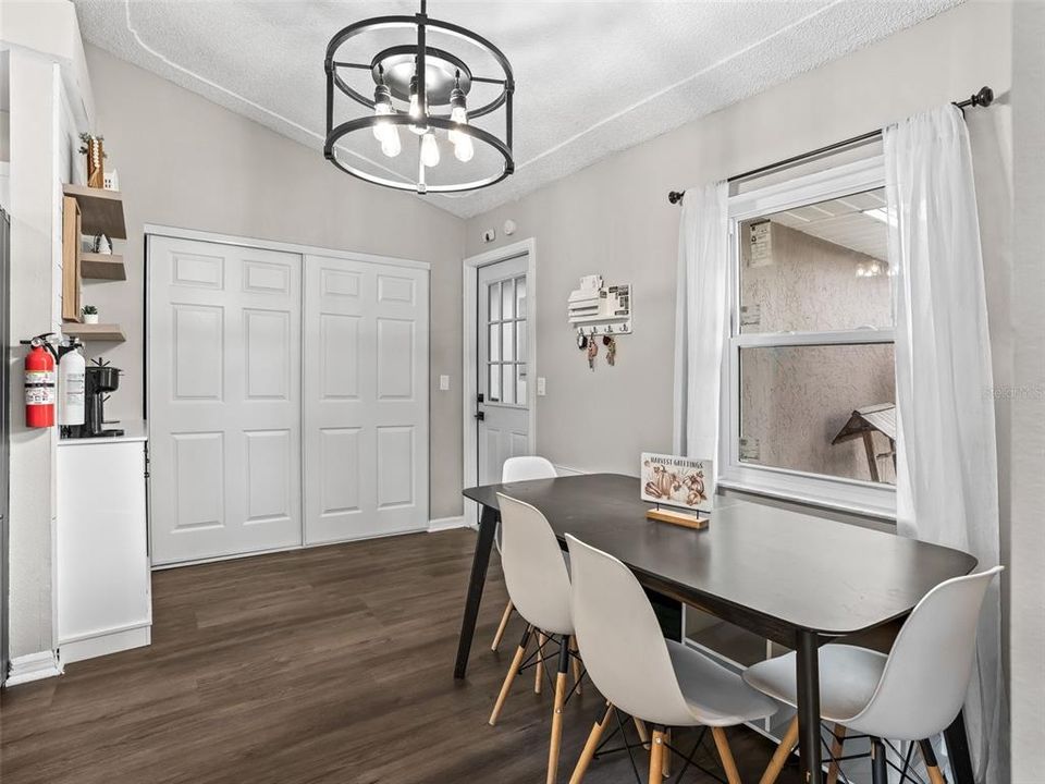 En Venta: $329,900 (3 camas, 2 baños, 2375 Pies cuadrados)