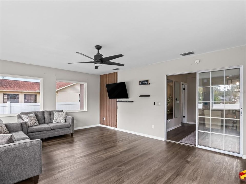 En Venta: $329,900 (3 camas, 2 baños, 2375 Pies cuadrados)