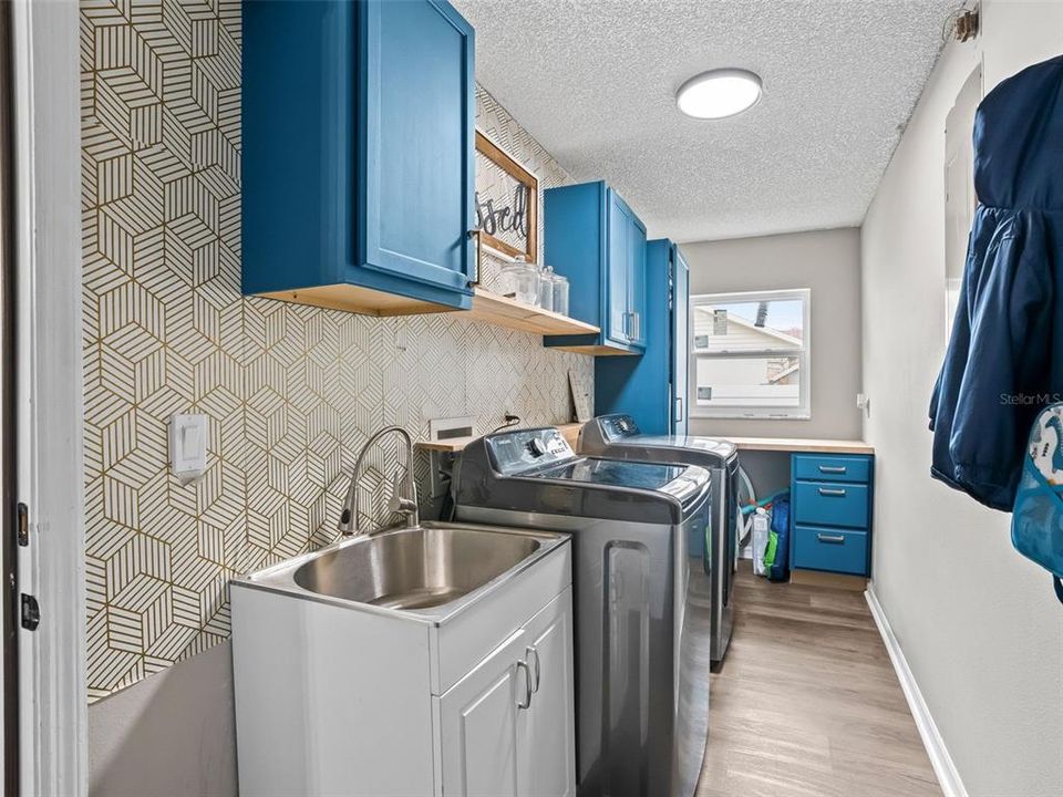 En Venta: $329,900 (3 camas, 2 baños, 2375 Pies cuadrados)