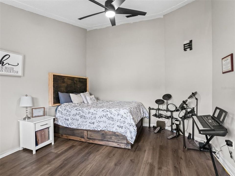 En Venta: $329,900 (3 camas, 2 baños, 2375 Pies cuadrados)