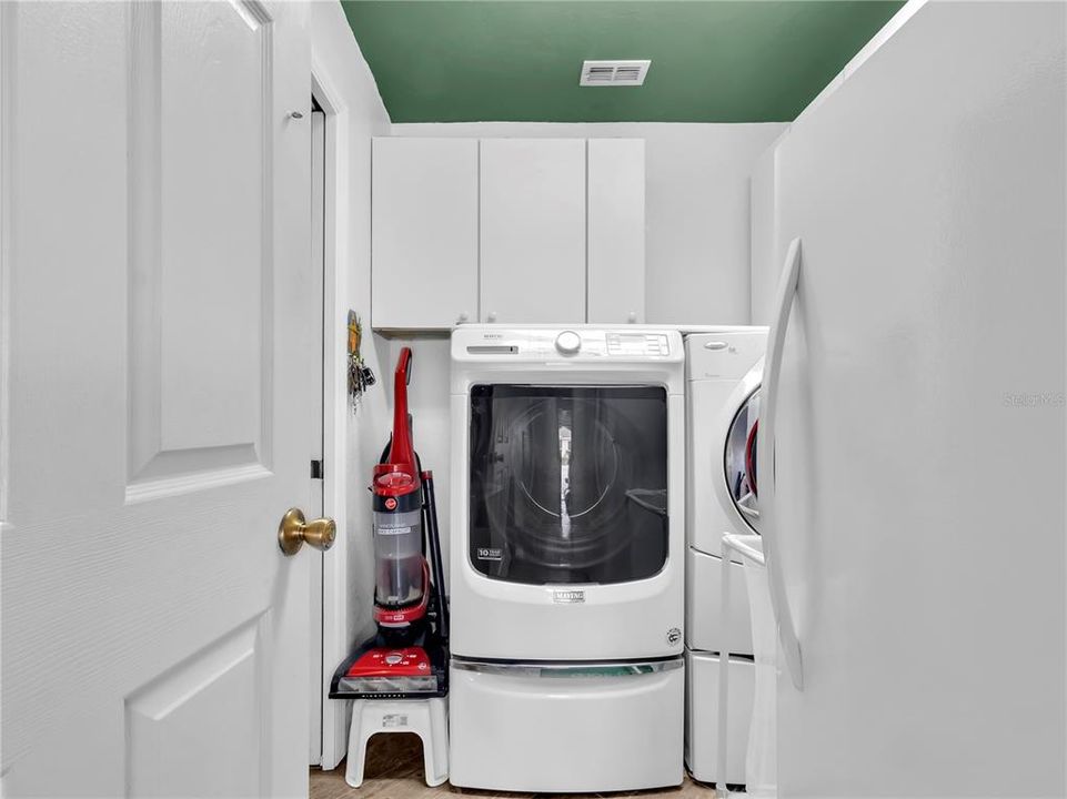 For Sale: $384,900 (3 beds, 2 baths, 2012 Square Feet)