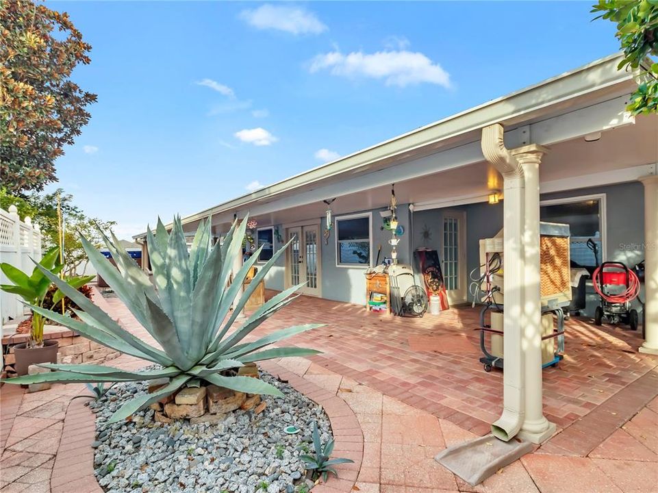 For Sale: $384,900 (3 beds, 2 baths, 2012 Square Feet)