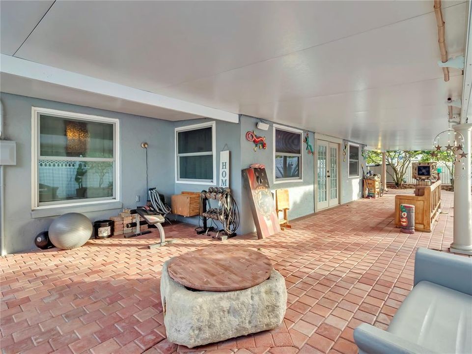 For Sale: $384,900 (3 beds, 2 baths, 2012 Square Feet)