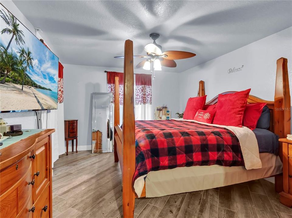 For Sale: $384,900 (3 beds, 2 baths, 2012 Square Feet)