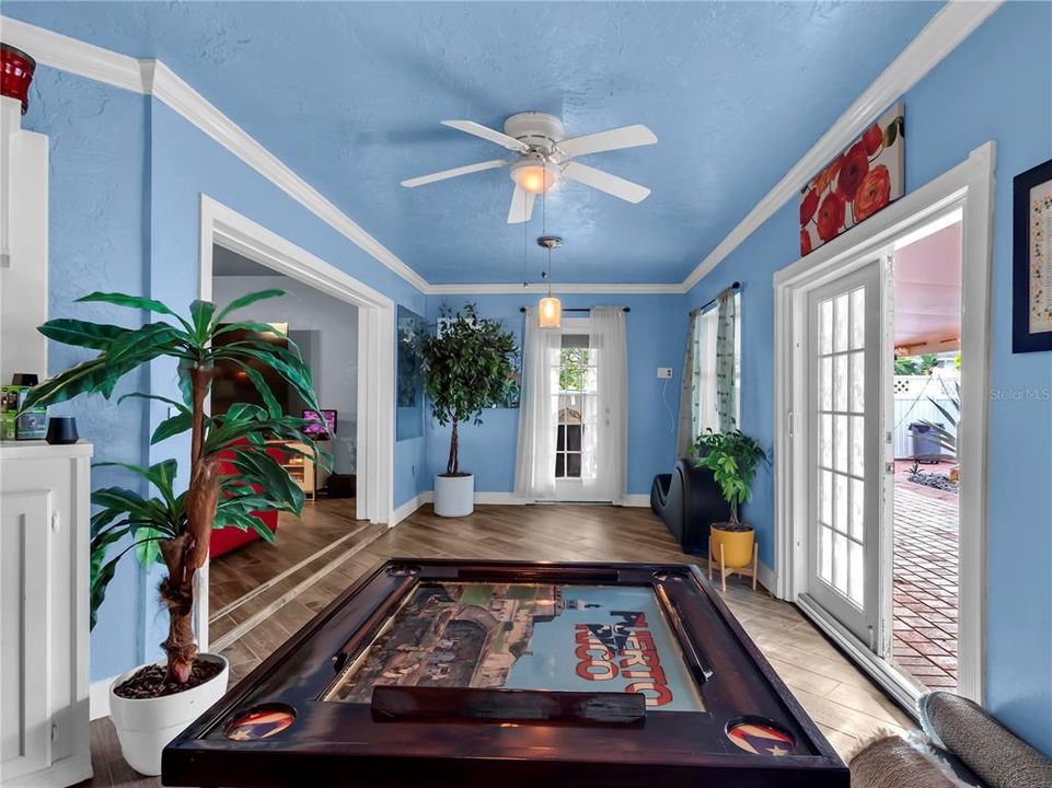 For Sale: $384,900 (3 beds, 2 baths, 2012 Square Feet)