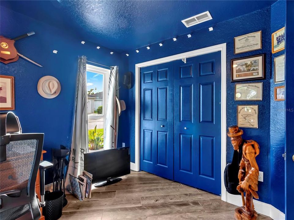 For Sale: $384,900 (3 beds, 2 baths, 2012 Square Feet)