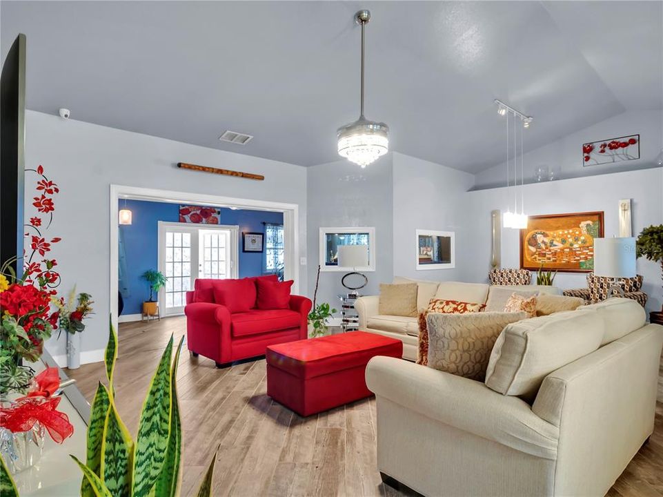 For Sale: $384,900 (3 beds, 2 baths, 2012 Square Feet)