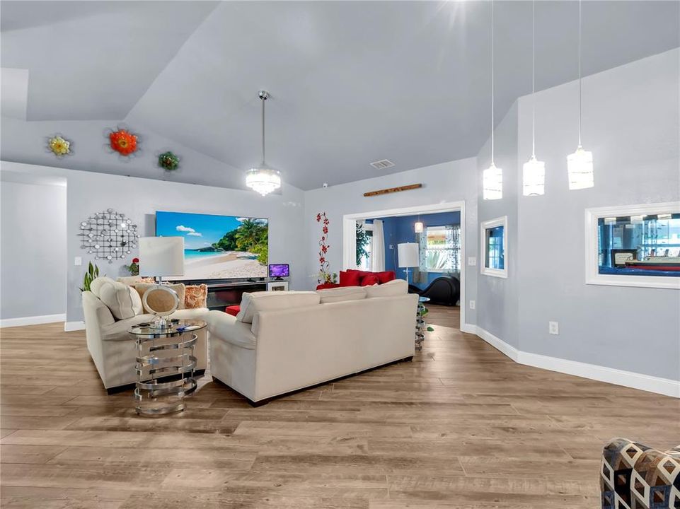 For Sale: $384,900 (3 beds, 2 baths, 2012 Square Feet)