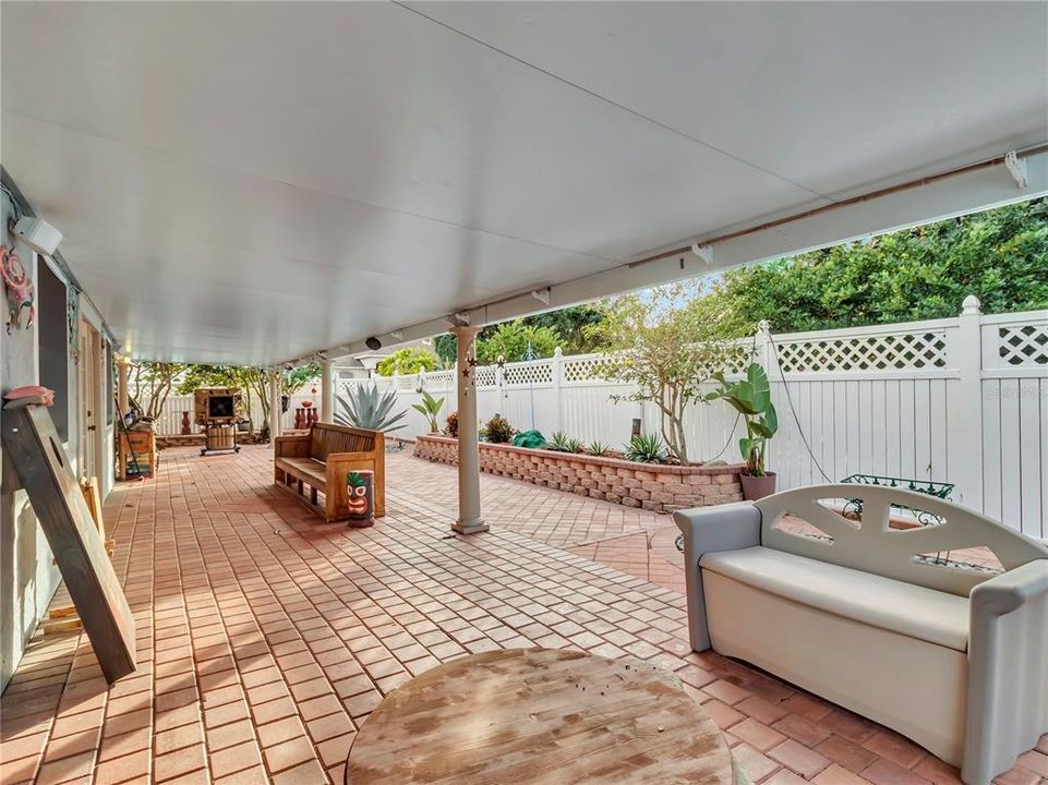 For Sale: $384,900 (3 beds, 2 baths, 2012 Square Feet)