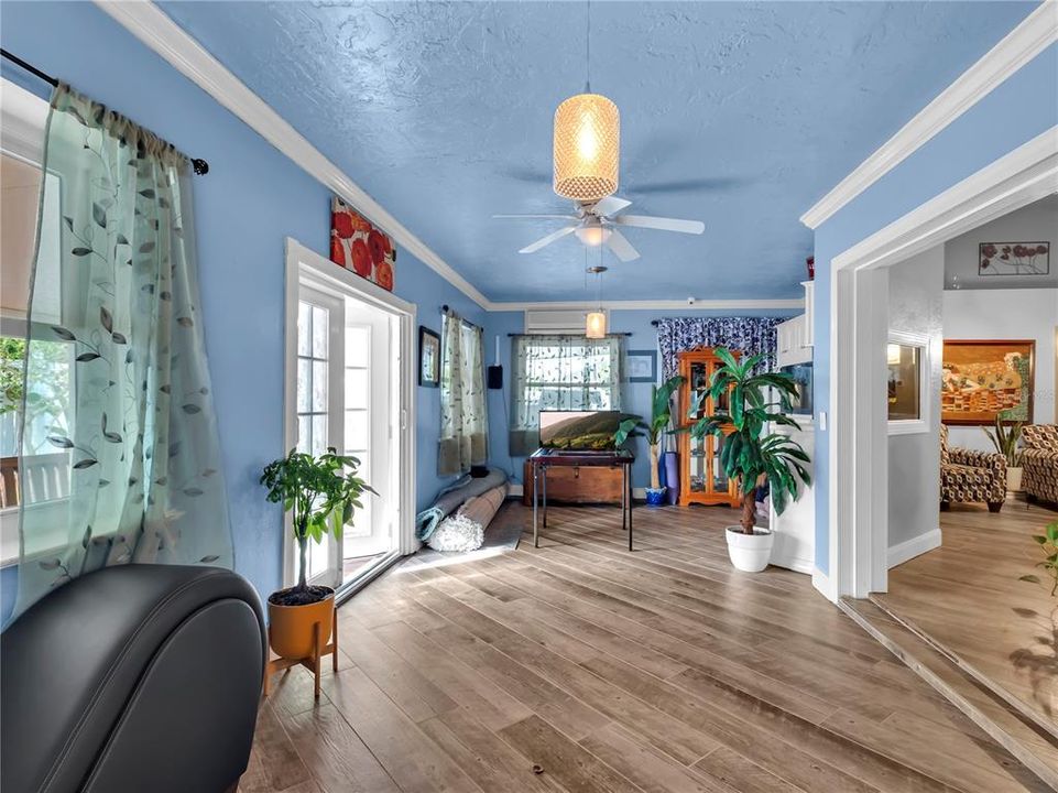 For Sale: $384,900 (3 beds, 2 baths, 2012 Square Feet)