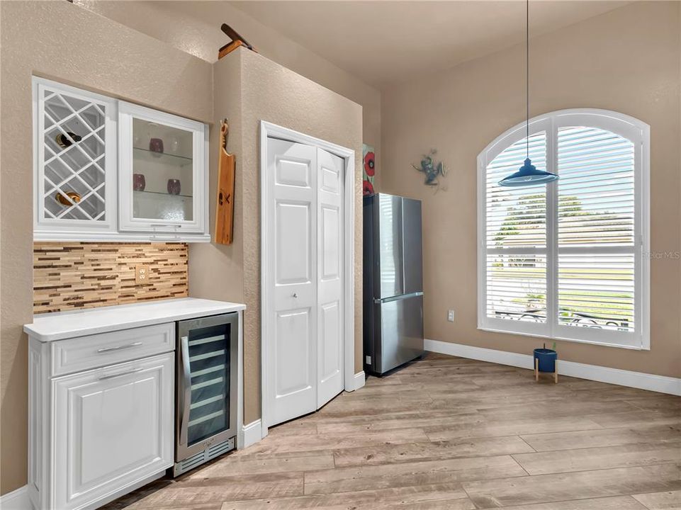 For Sale: $384,900 (3 beds, 2 baths, 2012 Square Feet)