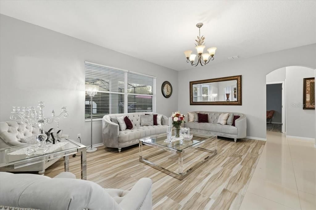 На продажу: $750,000 (6 спален, 3 ванн, 3635 Квадратных фут)