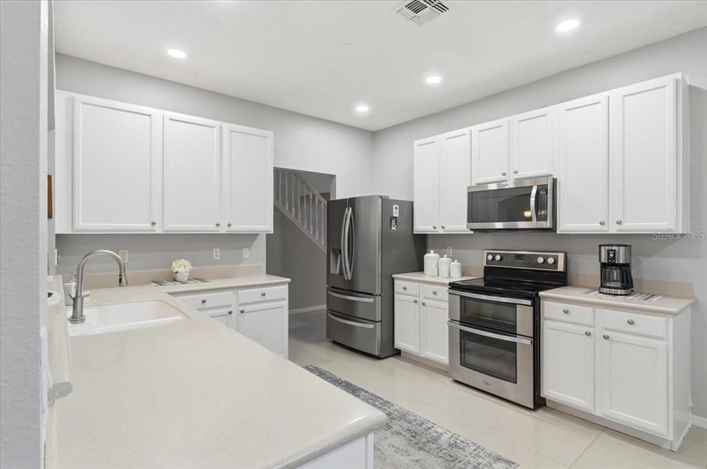 На продажу: $750,000 (6 спален, 3 ванн, 3635 Квадратных фут)