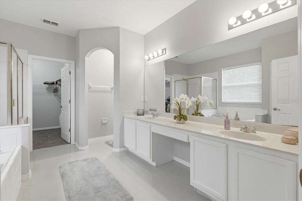 На продажу: $750,000 (6 спален, 3 ванн, 3635 Квадратных фут)