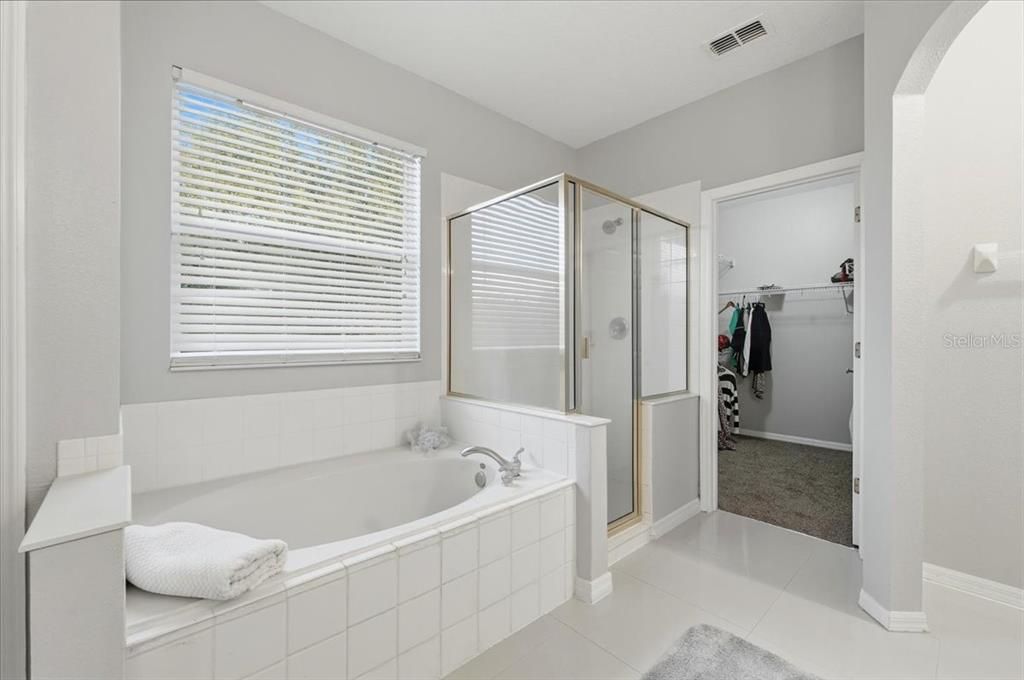 На продажу: $750,000 (6 спален, 3 ванн, 3635 Квадратных фут)