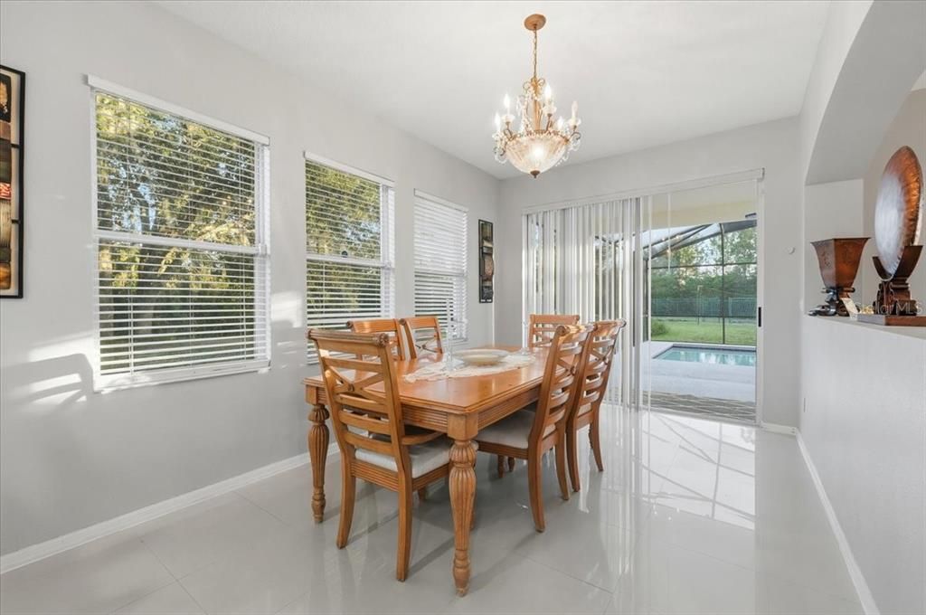 На продажу: $750,000 (6 спален, 3 ванн, 3635 Квадратных фут)