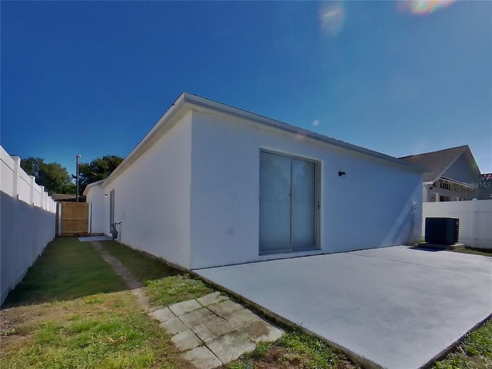 For Rent: $2,049 (3 beds, 2 baths, 1148 Square Feet)