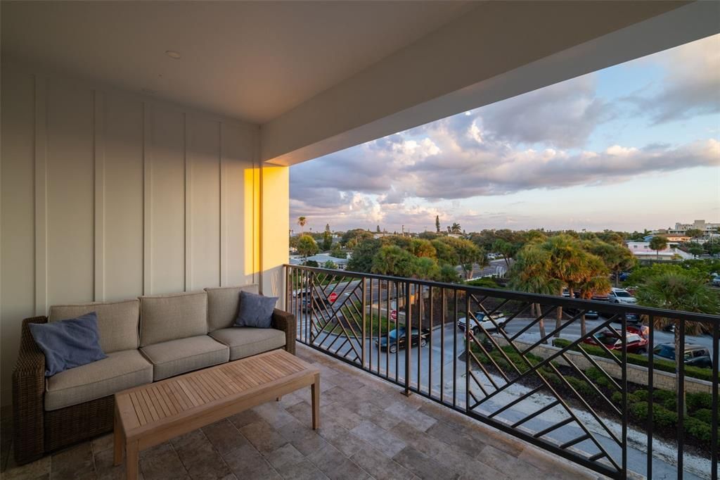 En Venta: $2,295,000 (4 camas, 3 baños, 2393 Pies cuadrados)