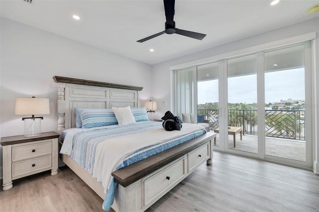 En Venta: $2,295,000 (4 camas, 3 baños, 2393 Pies cuadrados)