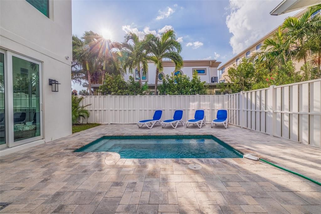 En Venta: $2,295,000 (4 camas, 3 baños, 2393 Pies cuadrados)