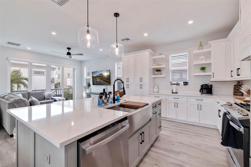 En Venta: $2,295,000 (4 camas, 3 baños, 2393 Pies cuadrados)