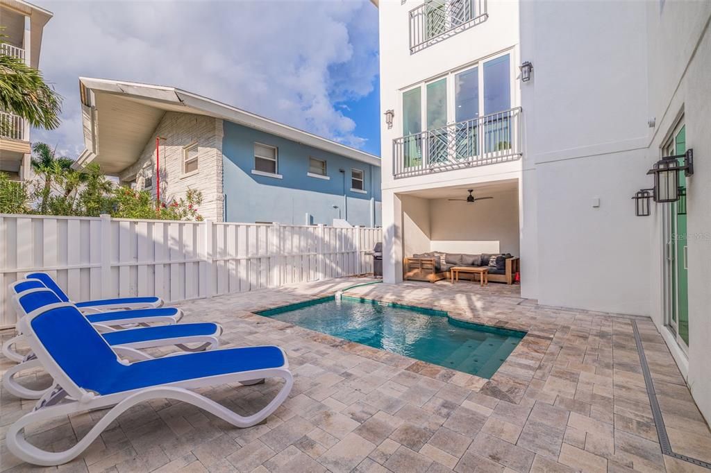 En Venta: $2,295,000 (4 camas, 3 baños, 2393 Pies cuadrados)