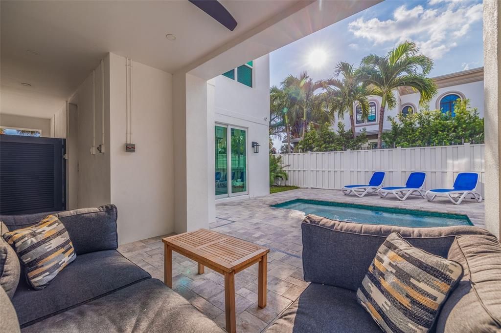 En Venta: $2,295,000 (4 camas, 3 baños, 2393 Pies cuadrados)