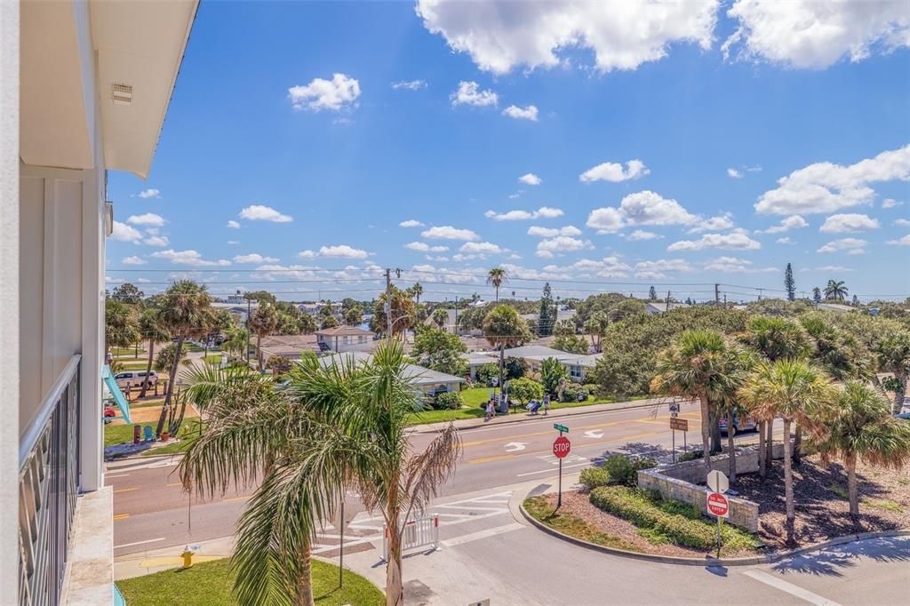 En Venta: $2,295,000 (4 camas, 3 baños, 2393 Pies cuadrados)