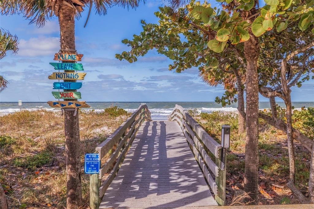 En Venta: $2,295,000 (4 camas, 3 baños, 2393 Pies cuadrados)