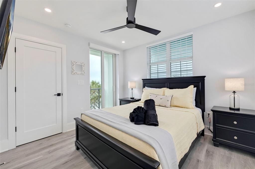 En Venta: $2,295,000 (4 camas, 3 baños, 2393 Pies cuadrados)