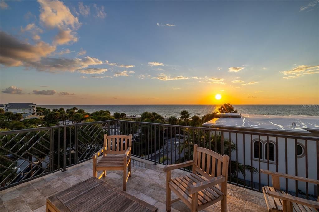 En Venta: $2,295,000 (4 camas, 3 baños, 2393 Pies cuadrados)